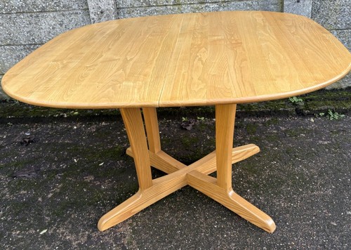 Modern large ercol chester - large,